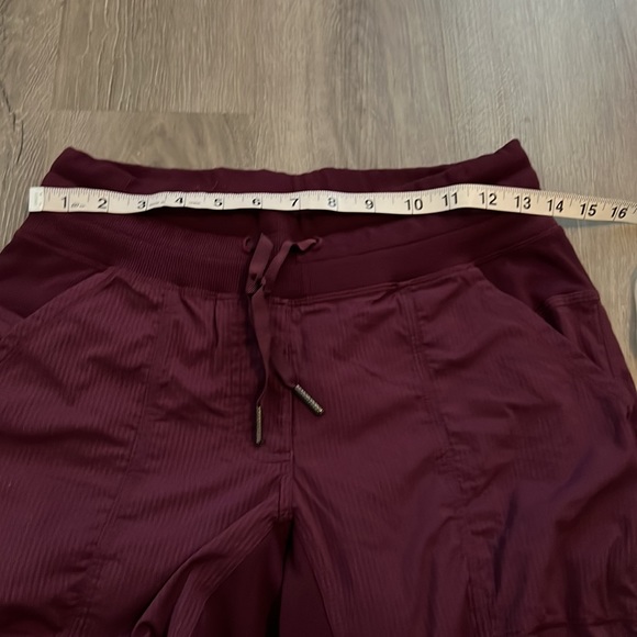 Lululemon women pants. Size 6 - Picture 4 of 8